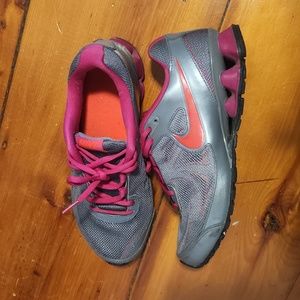 Nike - Reax Run -  Women's 9 - 525755-066